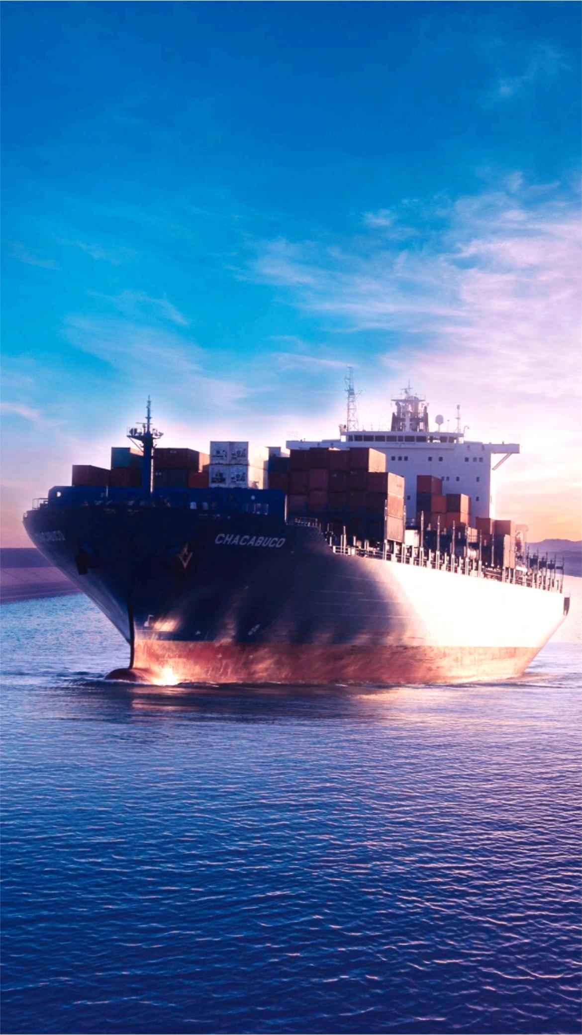 Busy port terminal with many 40HQ containers waiting, symbolizing congestion