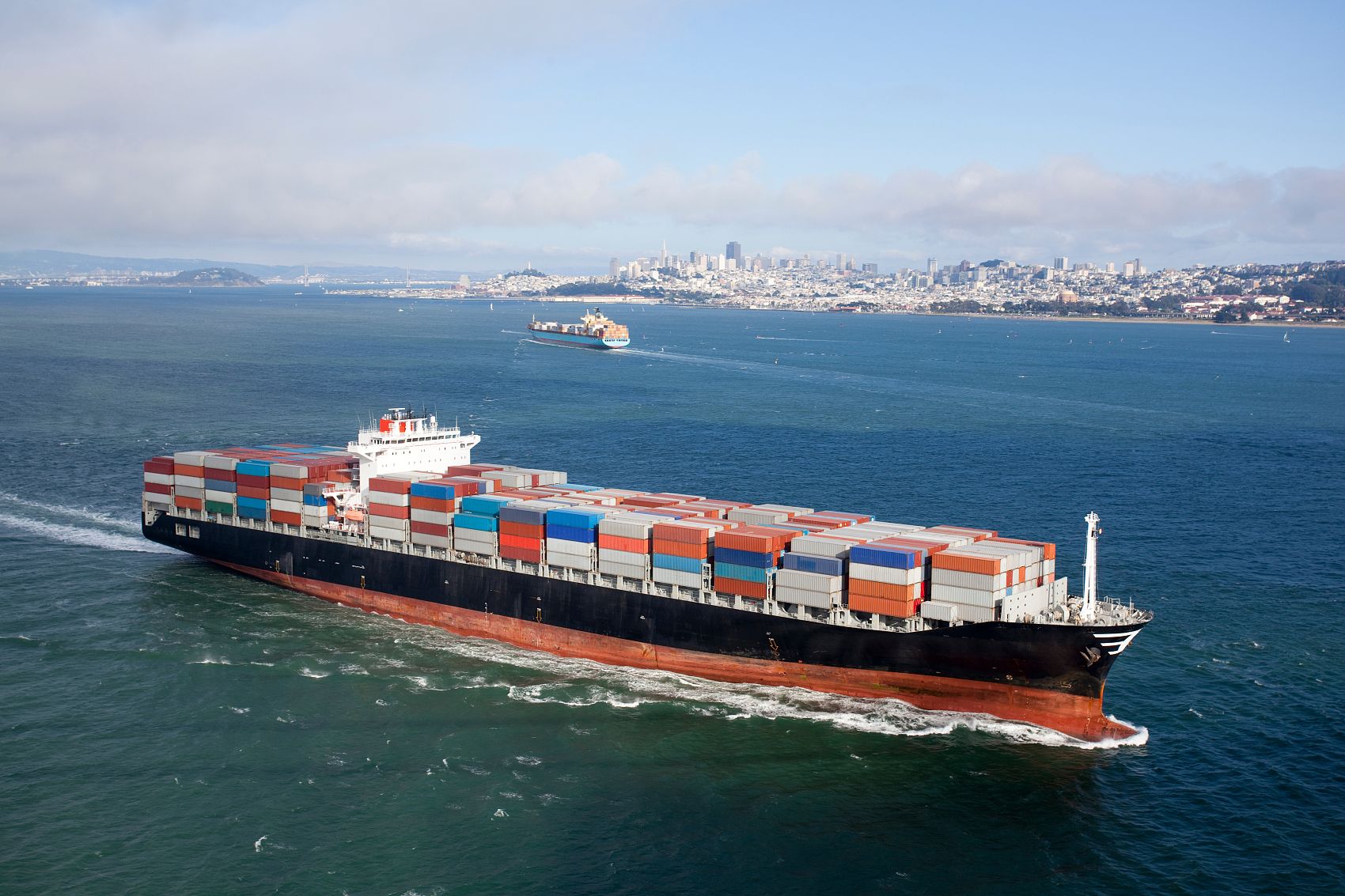 Infographic comparing sea, rail, and air freight routes from China to Germany