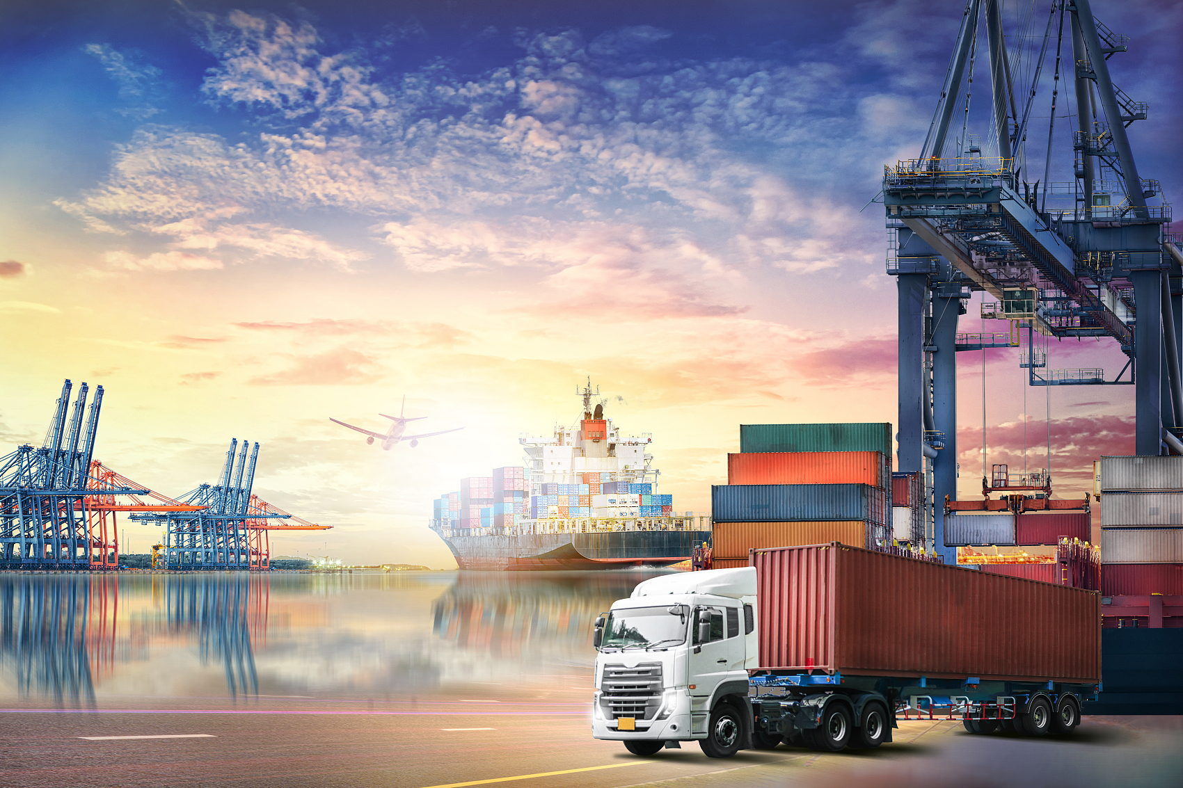 Container ship carrying hardware tools from China to Long Beach